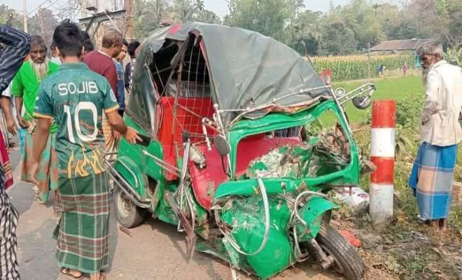 ফুলপুরে ট্রাক-অটোরিকশার সংঘর্ষে নিহত ৩