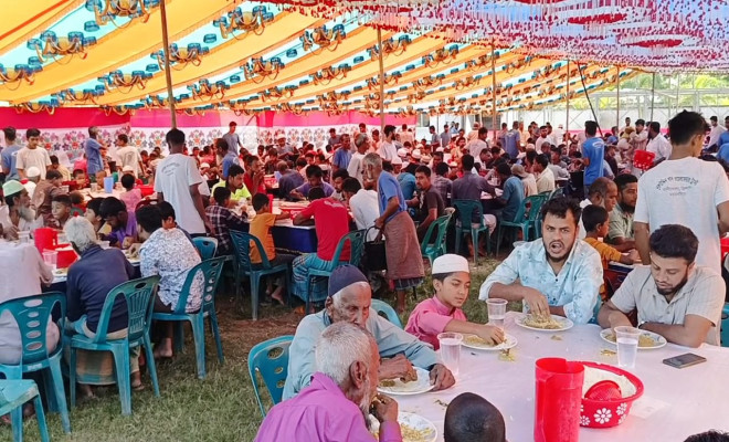 নুরুউদ্দিন খান ওয়েলফেয়ার ট্রাস্টের উদ্যোগে একবেলার আপ্যায়ন